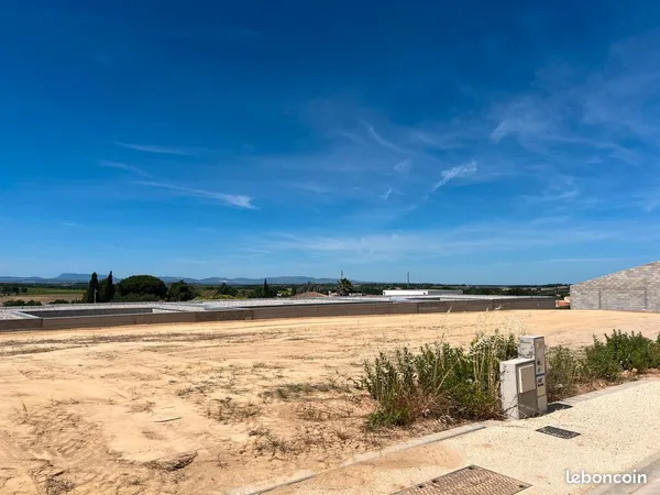 Terrain 2 faces 187 m² - vue sur la plaine