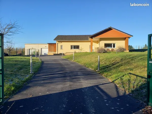 Saint Laurent, maison récente avec accès PMR et grand terrain hors lotissement