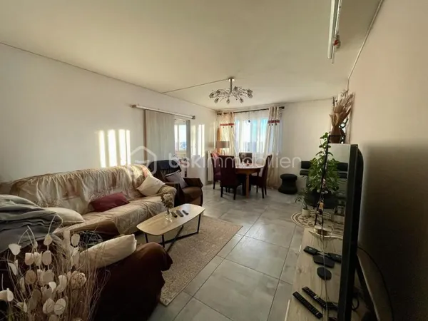 ? Appartement Traversant à Proximité de la Gare de Chartres  78 m² de Confort et de Lumière ?