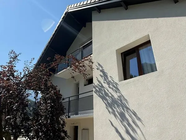 Maison rénovée et isolée par l'extérieur avec grange (permis accordé)