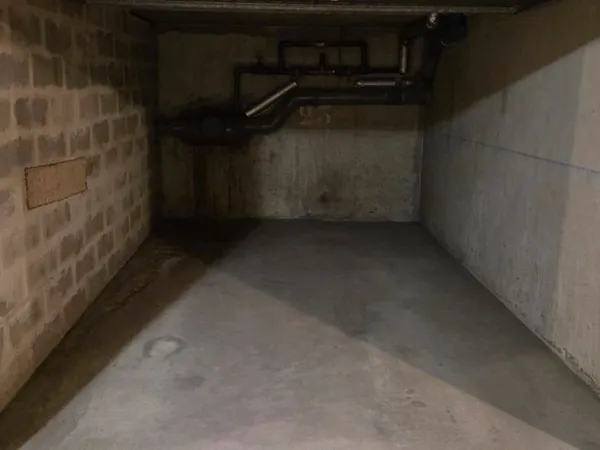 Rare : Box sécurisé - parking à Croissy sur Seine, au pied de la British school