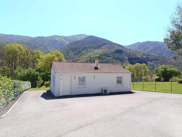 A SAISIR sur la commune de Thueyts maison de plain pied avec garage