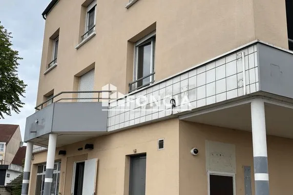 Local commercial 1 pièce 100 m²
