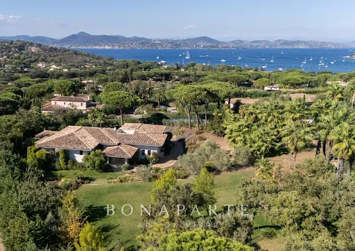 Villa 9 pièces 466 m²