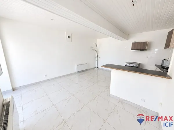 MAISON DE VILLE DE 51,86 m2- VAULX-MILIEU