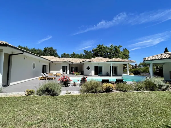 Maison 5 pièces 296 m²
