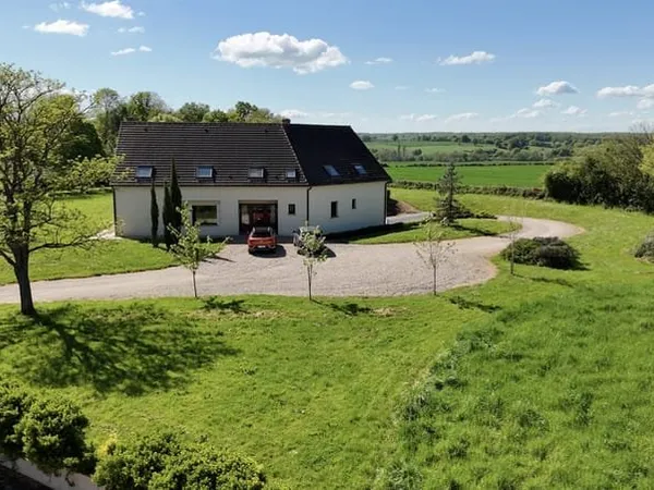 Maison d'architecte sur un hectare avec piscine