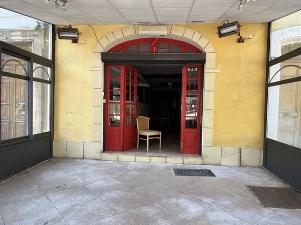 Local commercial 250 m²