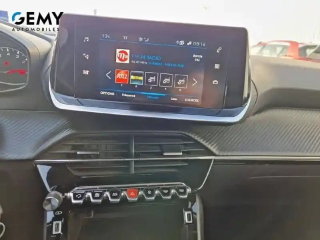 Peugeot 2008 puretech 130 s&amp;s bvm6 — photo 15