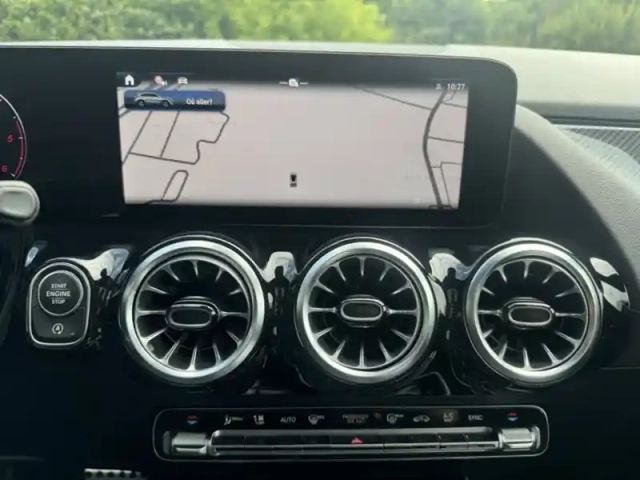 Mercedes Gla 200 d amg line — photo 17