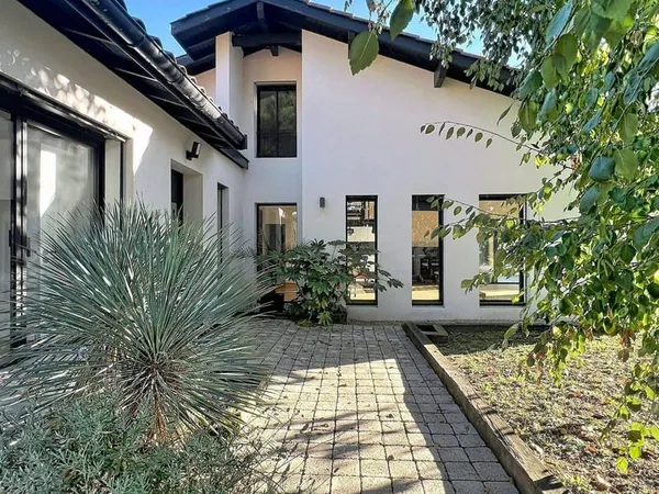 Maison de plain-pied 7 pièces 177 m²