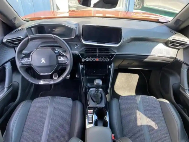 Peugeot 2008 e- 136ch gt — photo 11