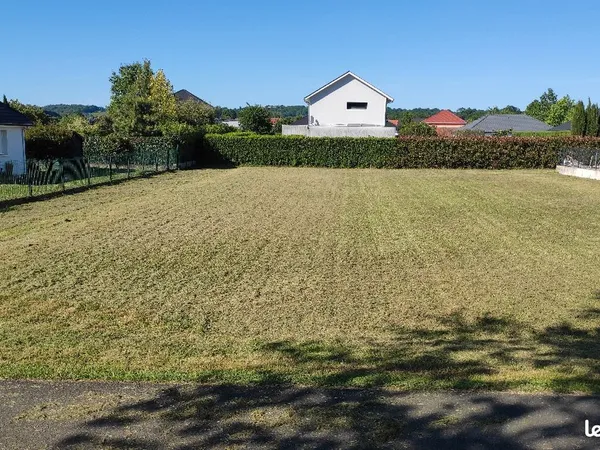 Terrain nousty 1100m2
