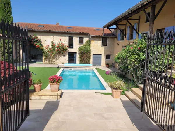 Marcilly d'azergues : Ancien Corps de ferme avec piscine