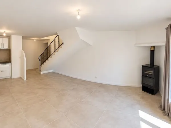 Maison F3 duplex rénovée - Garage + cave 28 m² - Balcon