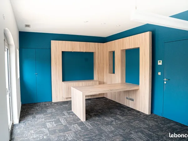 Location de Box / Cellule / Cabinet — 24,7 m² — Aix-en-Provence