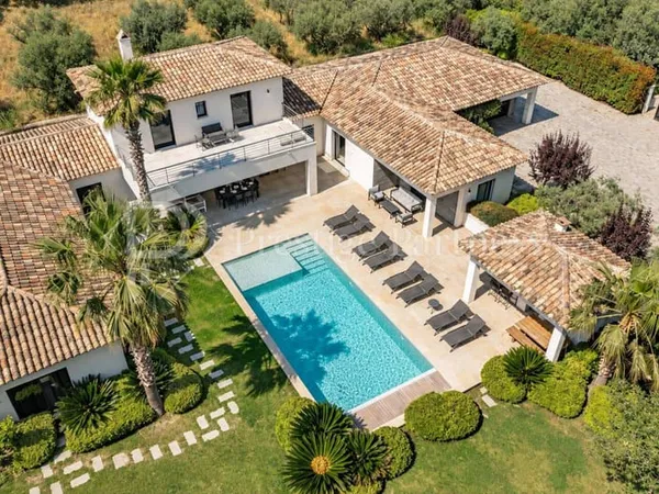 Villa 8 pièces 273 m²