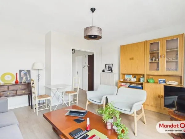 À VENDRE REIMS-GAMBETTA : T2 en dernier étage, vue Cathédrale et Basilique avec Box fermé