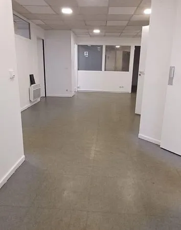 Bureaux 14 pièces 303 m²
