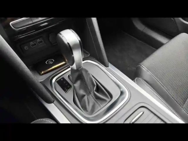 Renault Megane 1.5 blue dci 115ch techno edc + toit ouvrant — photo 12