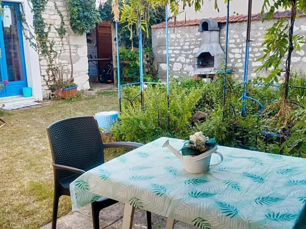 Maison 3 pièces, cave, terrase, jardin avec puits
