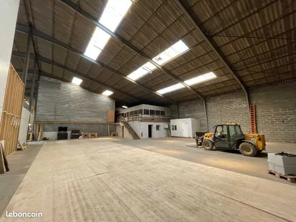 Local industriel 500 m²