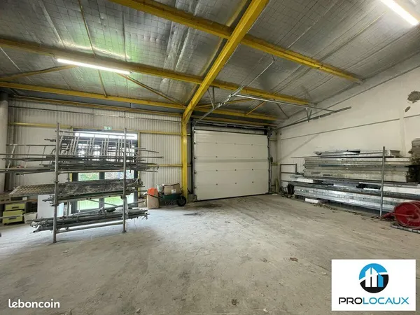LOCAL D'ACTIVITE 283 m² ARNAS