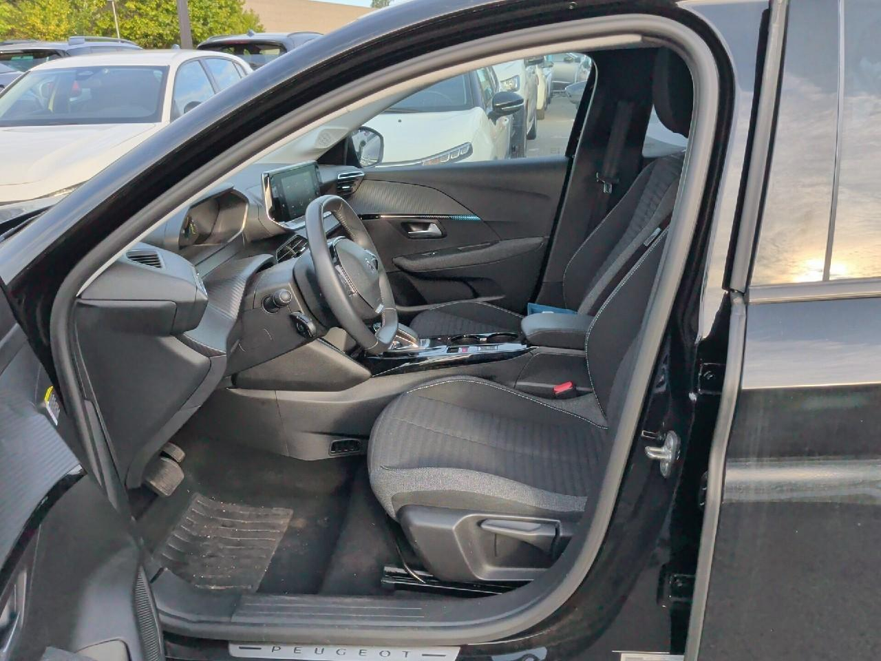 Peugeot 208 electrique 50 kwh 136ch style — photo 15