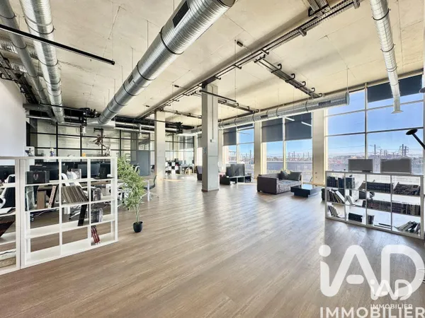 Bureau 247 m²