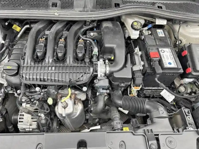 Peugeot 208 puretech 75 s&amp;s bvm5 — photo 19