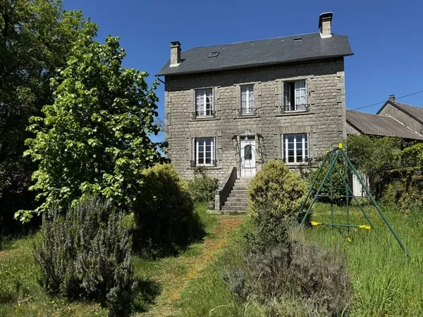 CHARMANTE MAISON DE CARACTÈRE AU COEUR DES MONÉDIÈRES