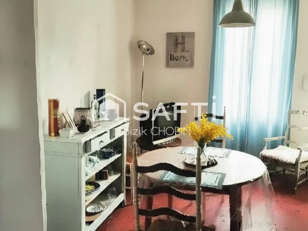 Maison d'environ 82 m² à mi-chemin entre plages et centre ville,