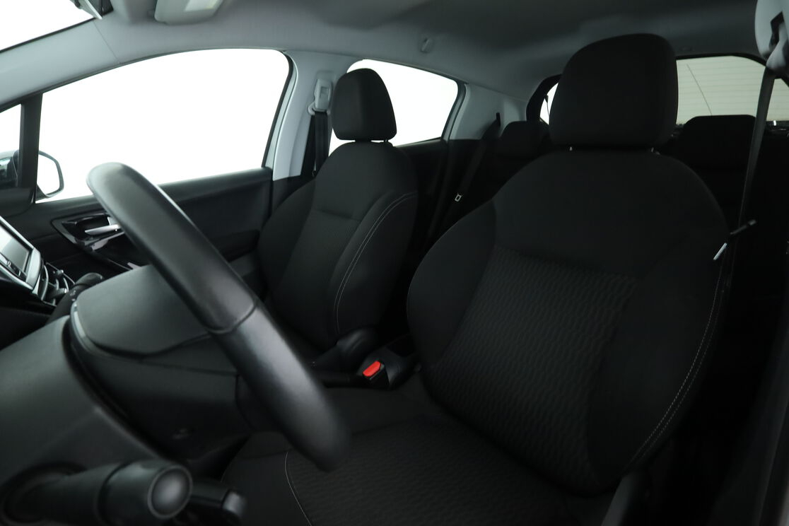 Peugeot 208 1.2 PureTech Style — photo 9