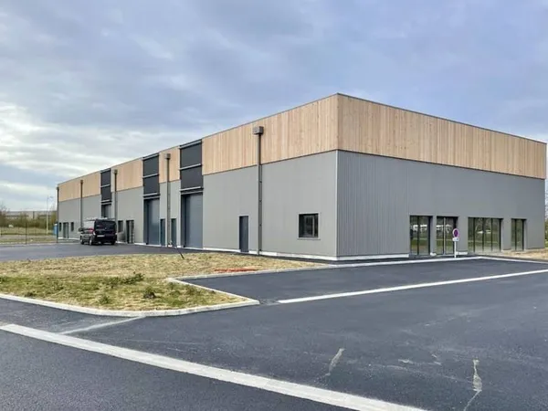 Entrepôt 374 m²