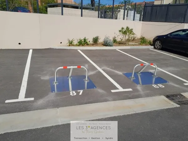 Place de parking extérieur dans résidence fermée proche cent