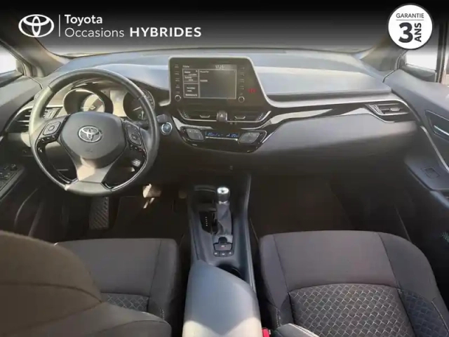 Toyota C-Hr 122h dynamic 2wd e-cvt my22 — photo 8