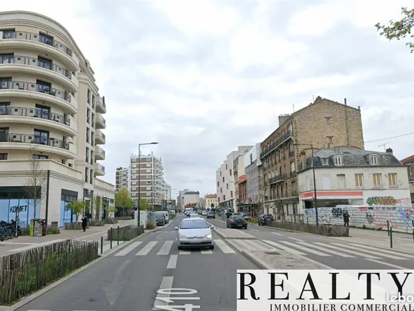 Local commercial 210 m²