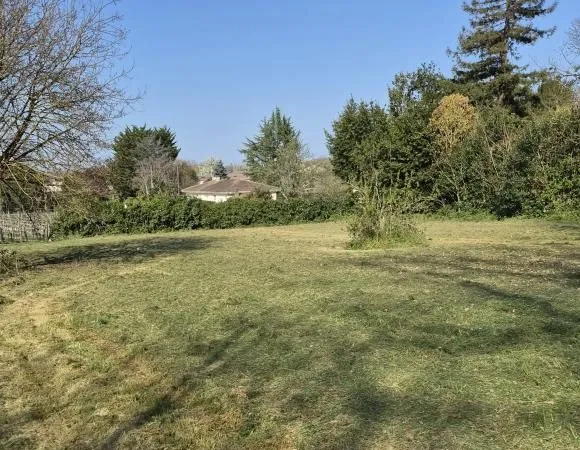 Terrain 1 078 m² Genissac