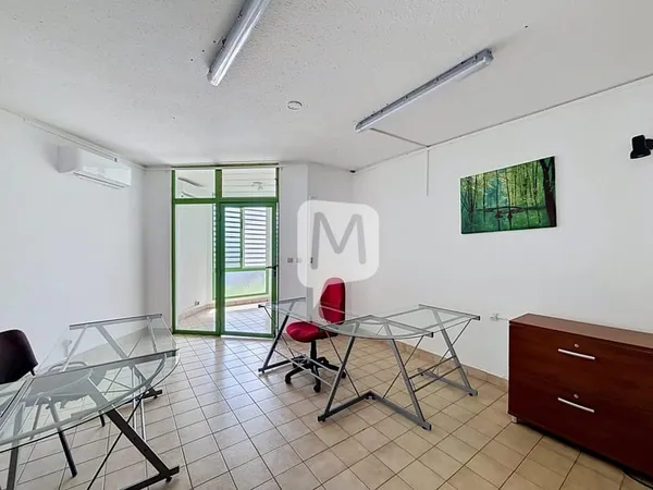 Dpt Guyane (973), à vendre CAYENNE local/bureaux de 100 m² - Route de Baduel