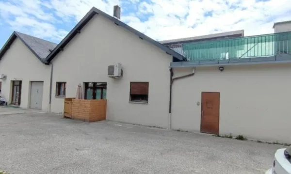 Maison 18 pièces 400 m²