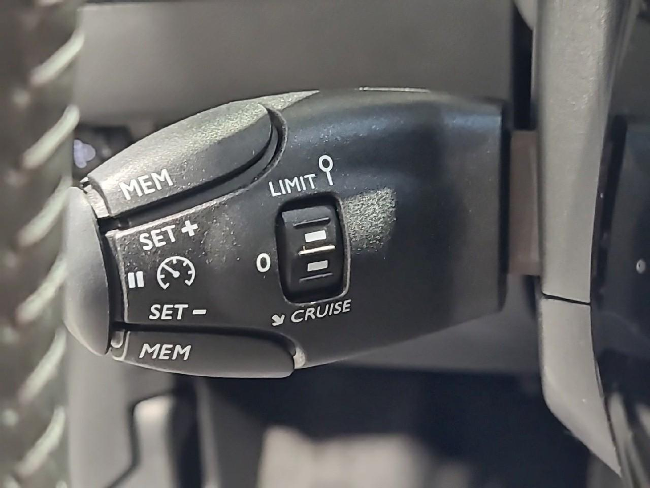 Peugeot 208 hybrid 100 e-dcs6 allure — photo 26