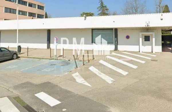 Local commercial 687 m² SAINT MARTIN DE CRAU