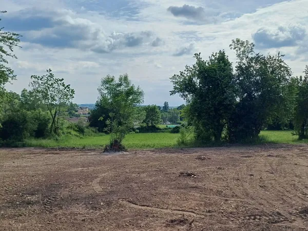 Terrain en baisse 1135 m² Sermérieu