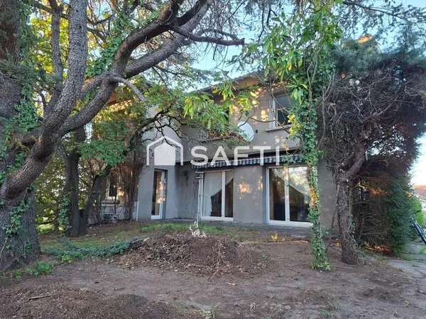 Maison de 5 pièces sur un terrain de 758 m².