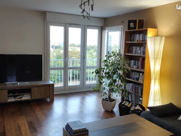 Appartement T3/4 lumineux avec balcon et parking - La Rochelle Laleu