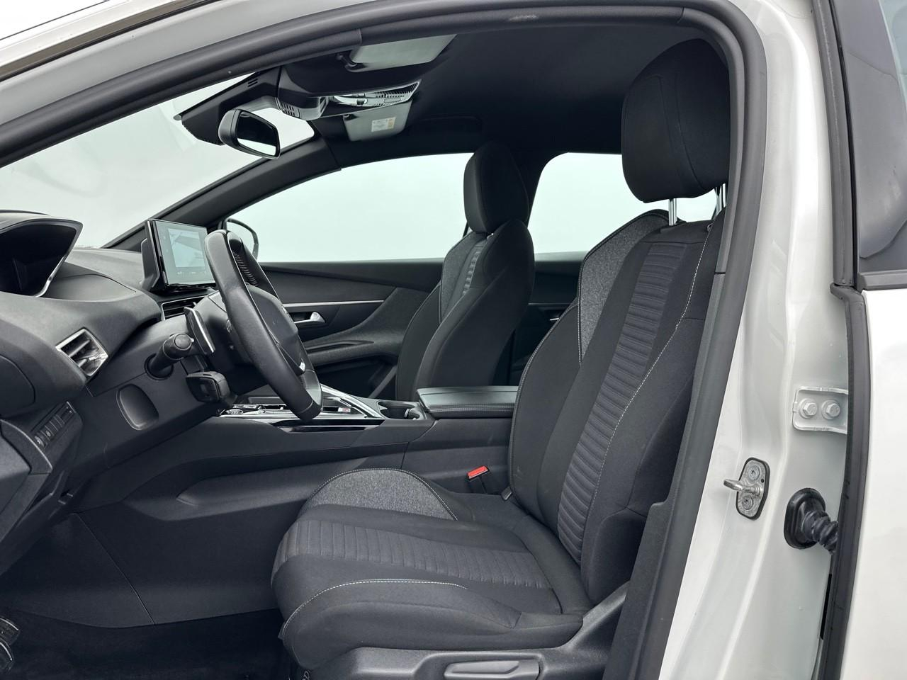Peugeot 3008 puretech 130ch s&s eat8 active pack — photo 9