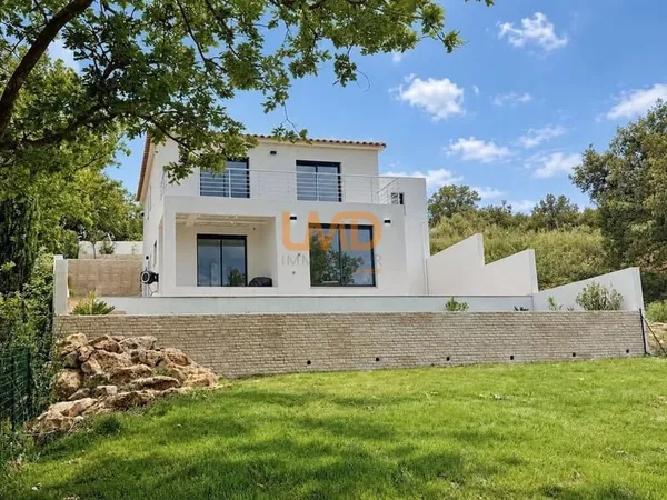 Besse sur Issole dans le Var: maison de 2025 T6 145m2 terrain 67