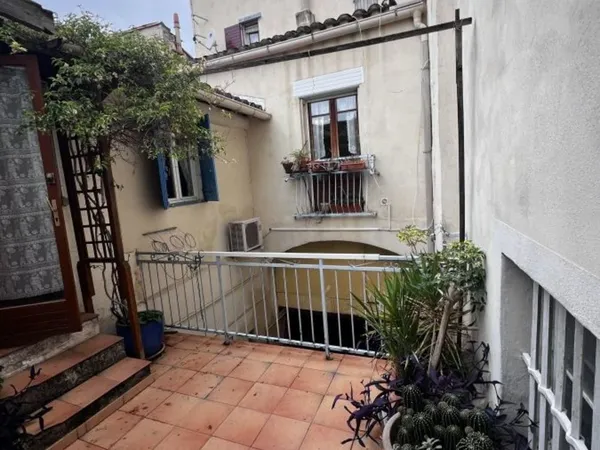 Maison de village avec dependances