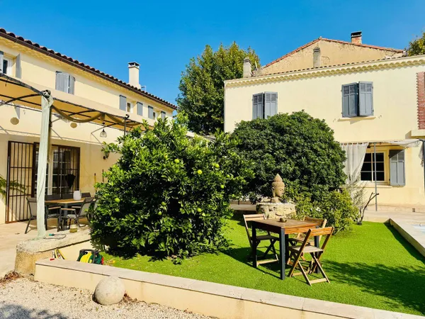 Maison 10 pièces 300 m²