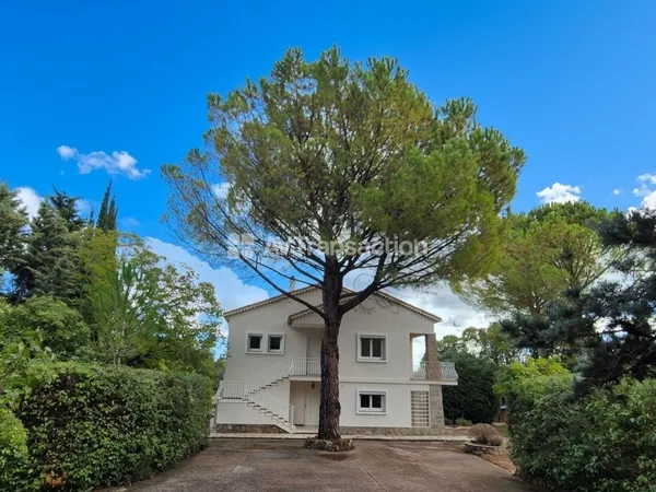 Maison composee de 3 logements